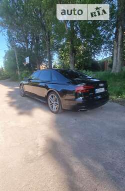 Седан Audi A8 2016 в 