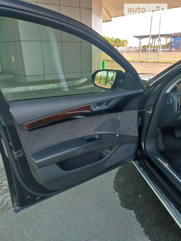 Седан Audi A8 2017 в Киеве