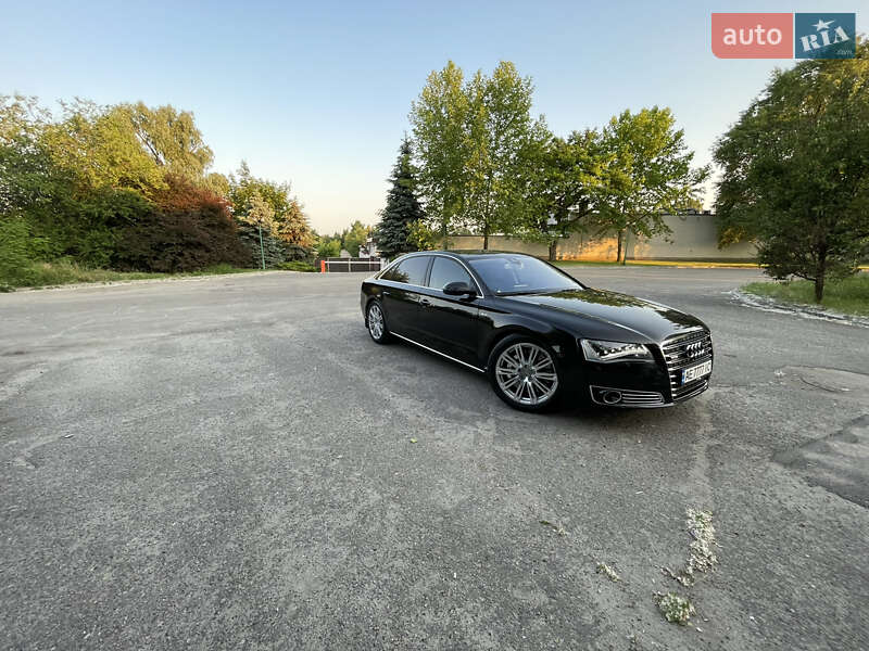 Седан Audi A8 2012 в Днепре