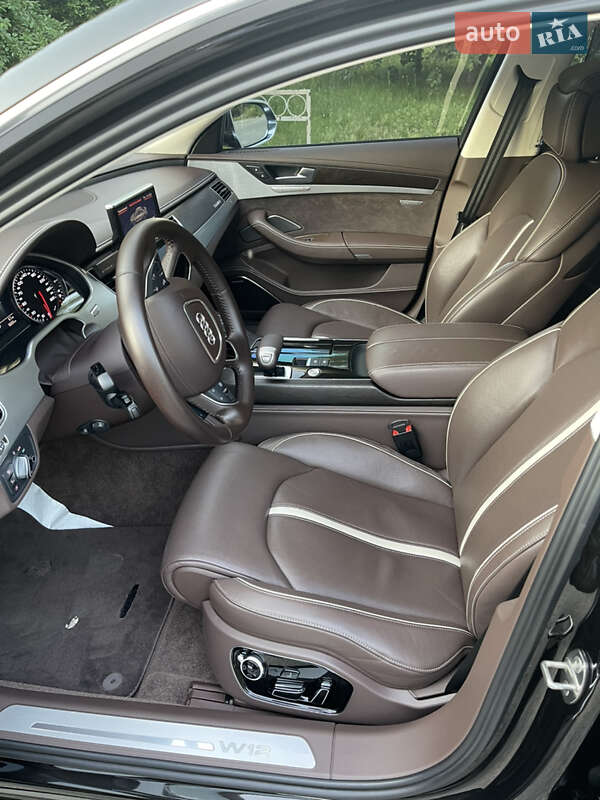 Седан Audi A8 2012 в Днепре
