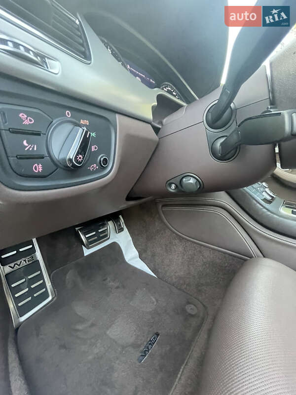 Седан Audi A8 2012 в Днепре