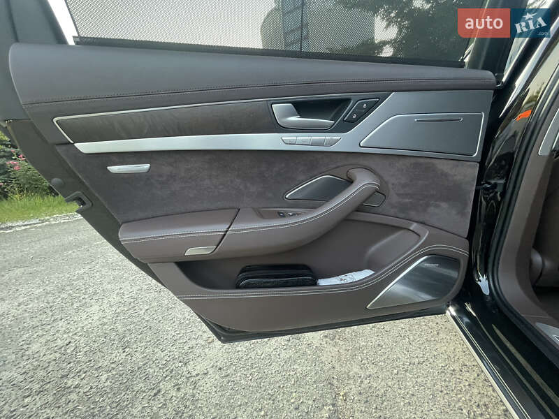 Седан Audi A8 2012 в Днепре