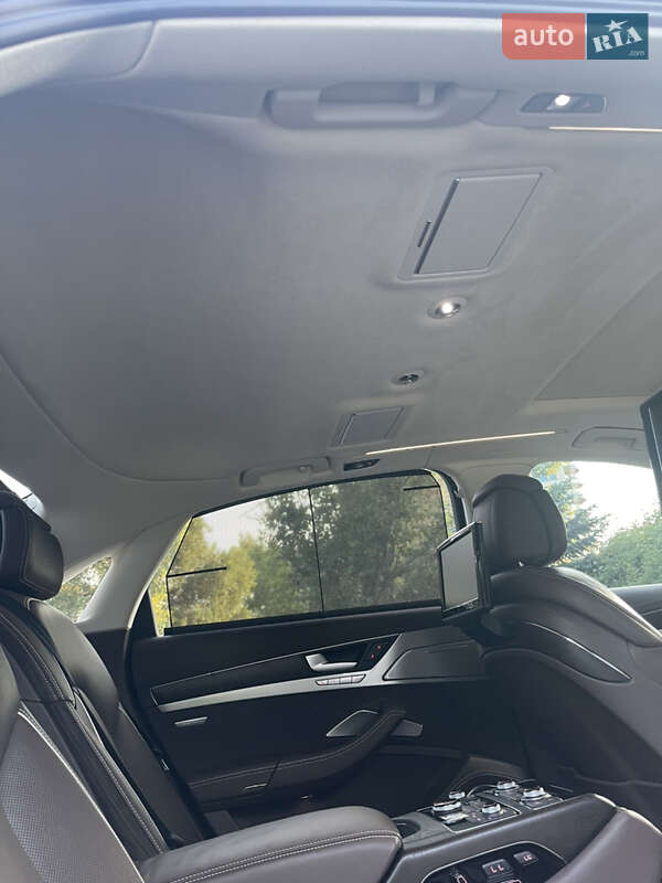 Седан Audi A8 2012 в Днепре