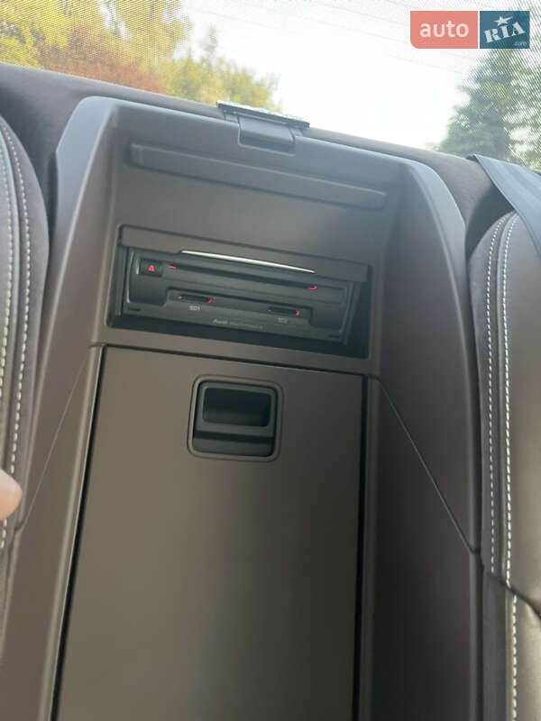 Седан Audi A8 2012 в Днепре