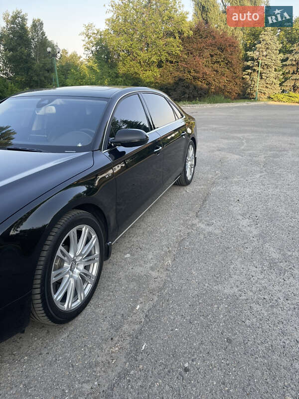 Седан Audi A8 2012 в Днепре