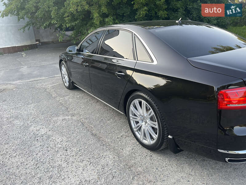 Седан Audi A8 2012 в Днепре