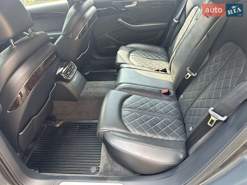 Седан Audi A8 2016 в Коломиї