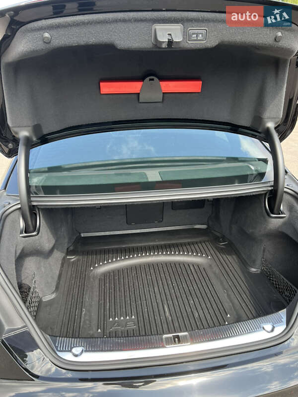 Седан Audi A8 2016 в Кривому Розі