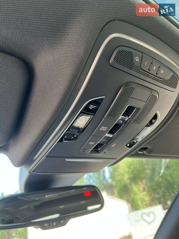 Седан Audi A8 2016 в Кривому Розі