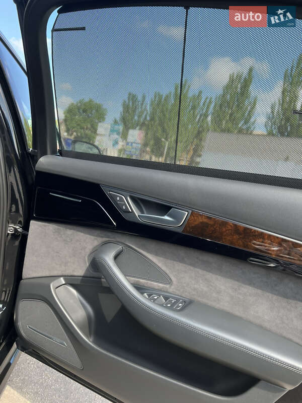 Седан Audi A8 2016 в Кривому Розі