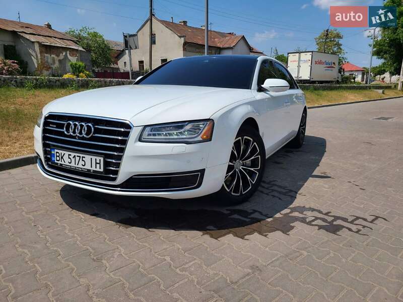 Седан Audi A8 2015 в Івано-Франківську