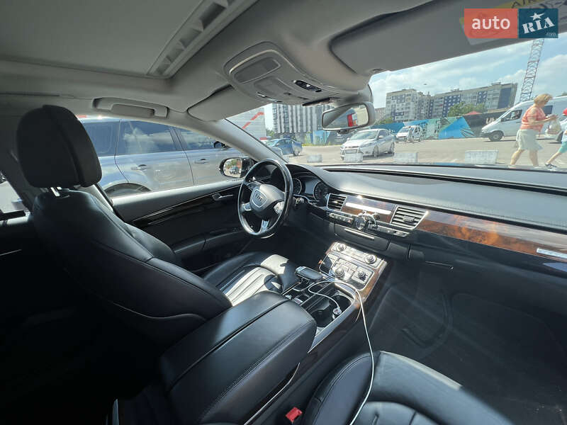 Седан Audi A8 2017 в Львове