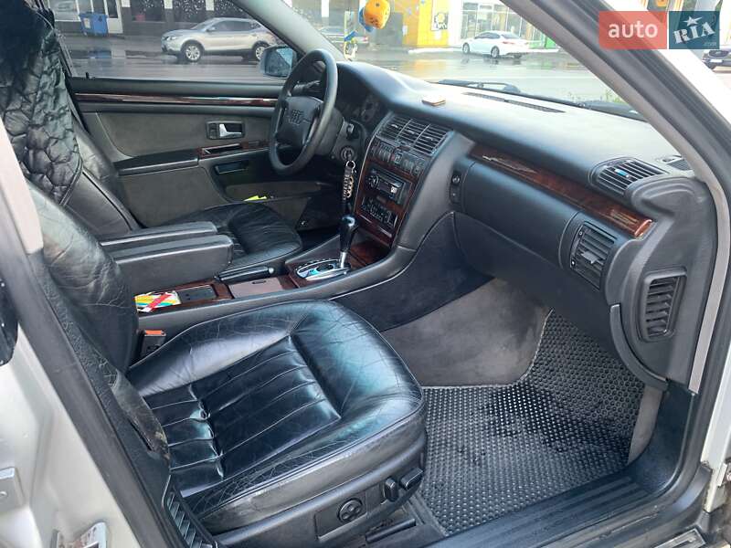 Седан Audi A8 1995 в Броварах