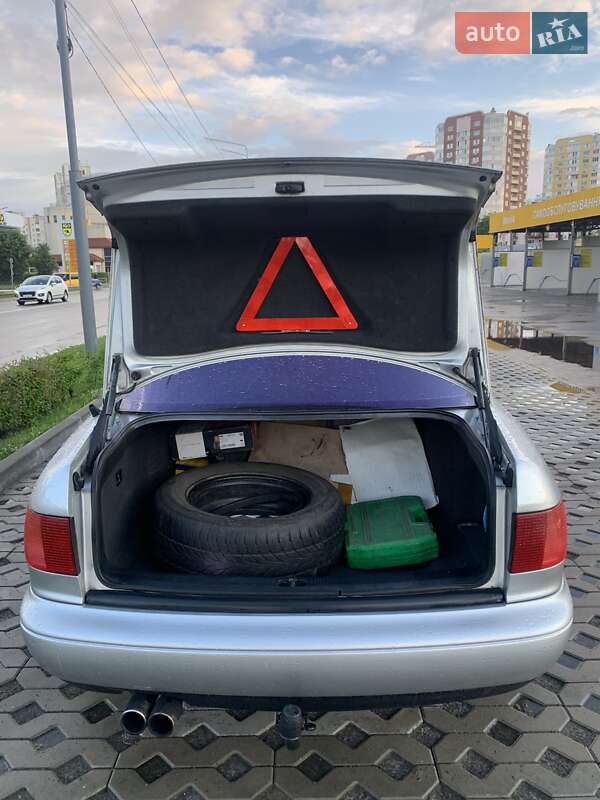 Седан Audi A8 1995 в Броварах
