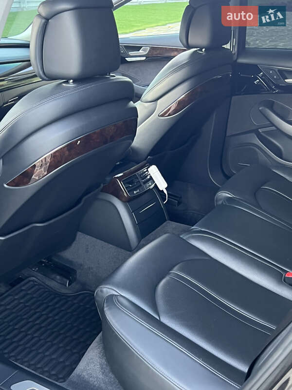 Седан Audi A8 2016 в Хусті