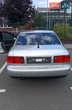 Седан Audi A8 2001 в Киеве