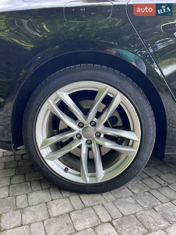 Седан Audi A8 2017 в Львове
