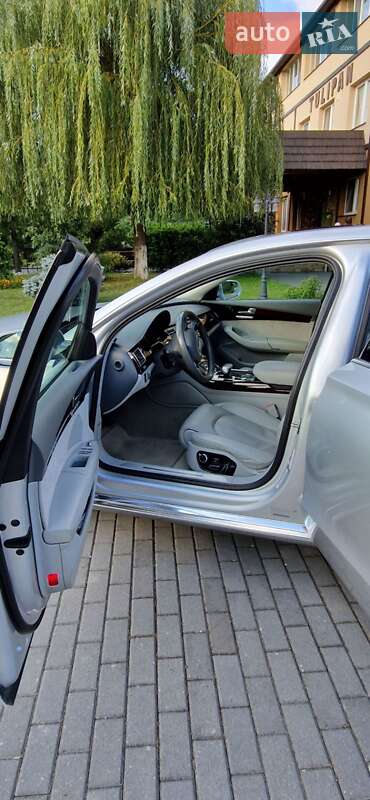 Седан Audi A8 2013 в Хусте