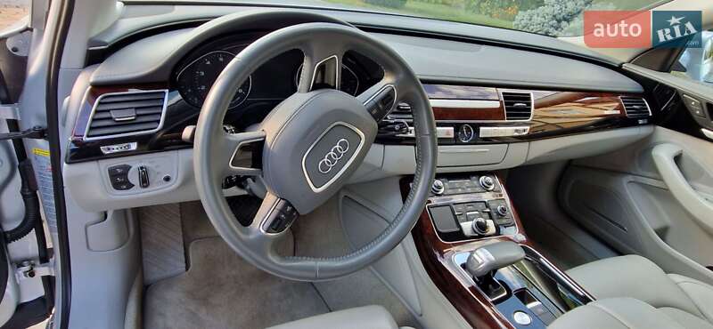 Седан Audi A8 2013 в Хусте