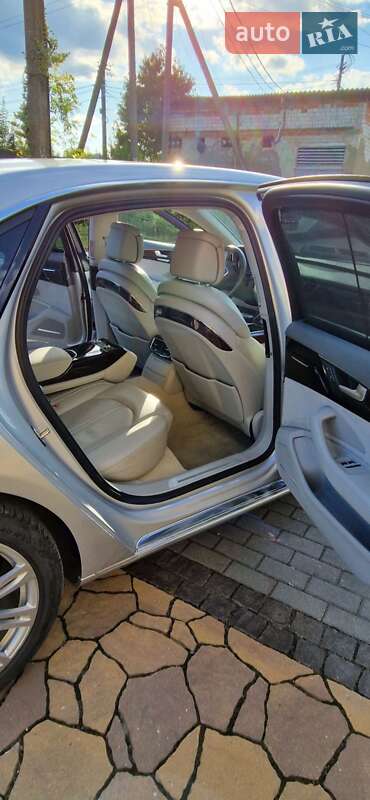 Седан Audi A8 2013 в Хусте