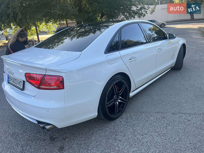 Седан Audi A8 2012 в Одесі