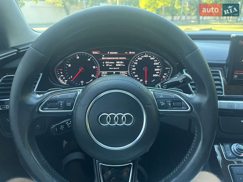 Седан Audi A8 2012 в Одесі
