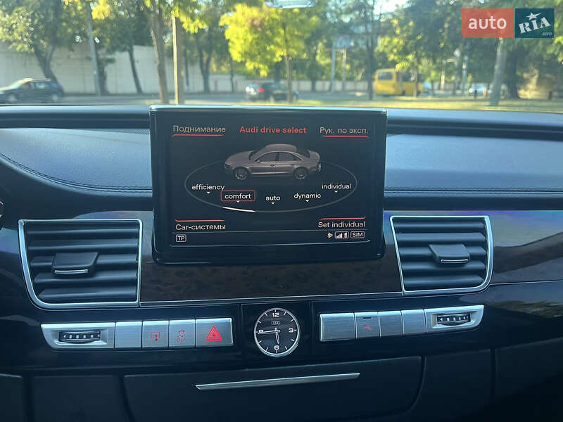Седан Audi A8 2012 в Одессе