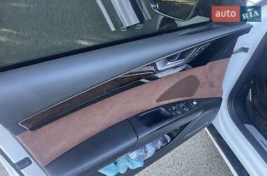 Седан Audi A8 2012 в Одесі