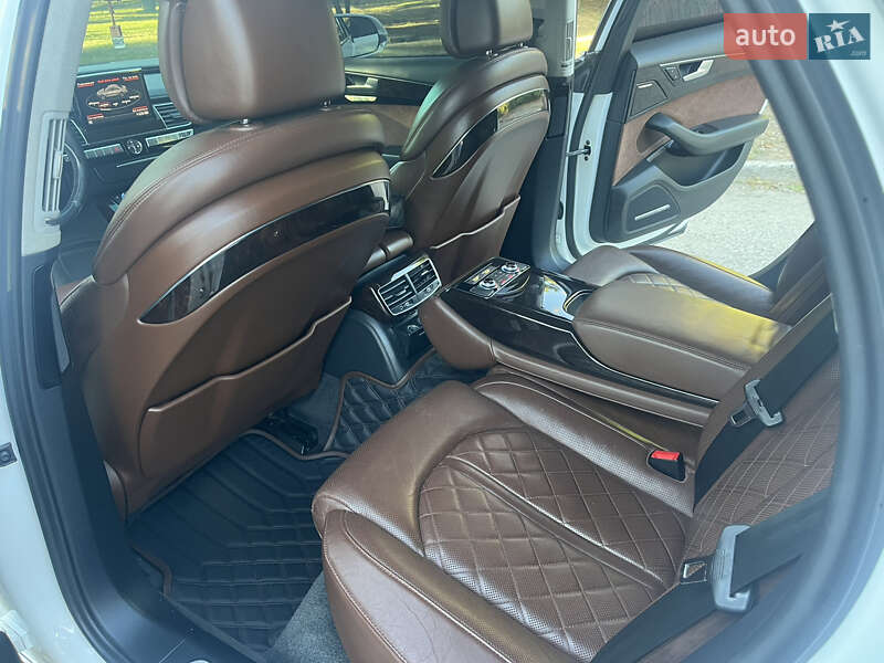 Седан Audi A8 2012 в Одессе