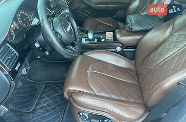 Седан Audi A8 2012 в Одесі