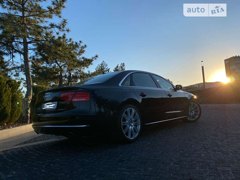 Седан Audi A8 2014 в Дніпрі