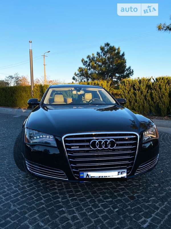 Седан Audi A8 2014 в Дніпрі