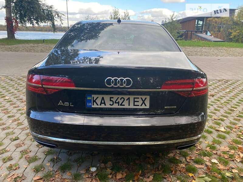 Седан Audi A8 2012 в Киеве