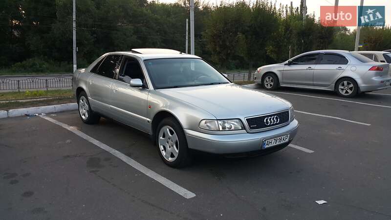 Седан Audi A8 1995 в Краматорске