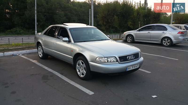 Седан Audi A8 1995 в Краматорске