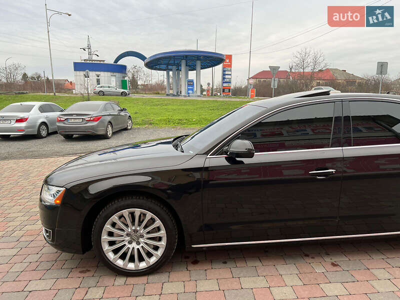 Седан Audi A8 2015 в Мукачево