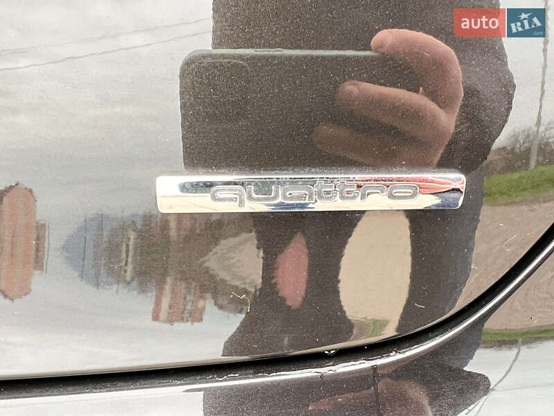 Седан Audi A8 2015 в Мукачево
