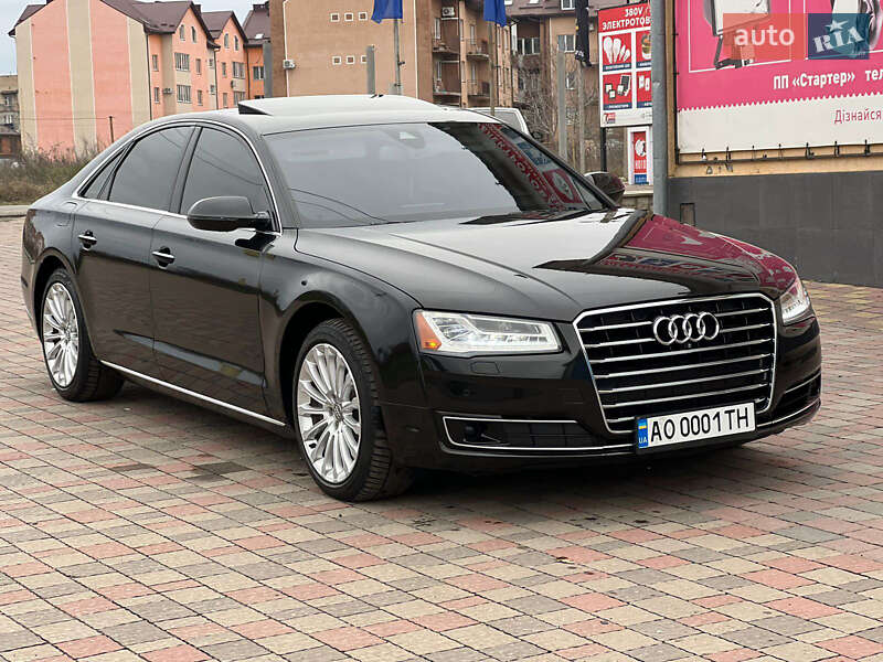 Седан Audi A8 2015 в Мукачево
