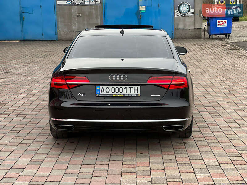 Седан Audi A8 2015 в Мукачево