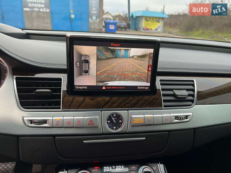 Седан Audi A8 2015 в Мукачево