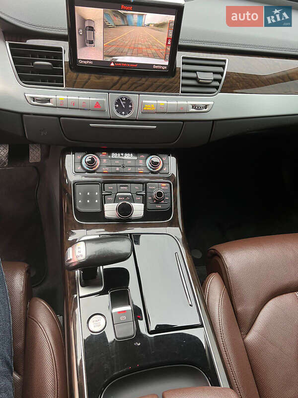 Седан Audi A8 2015 в Мукачево