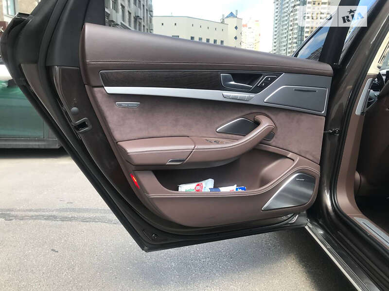Седан Audi A8 2014 в Киеве
