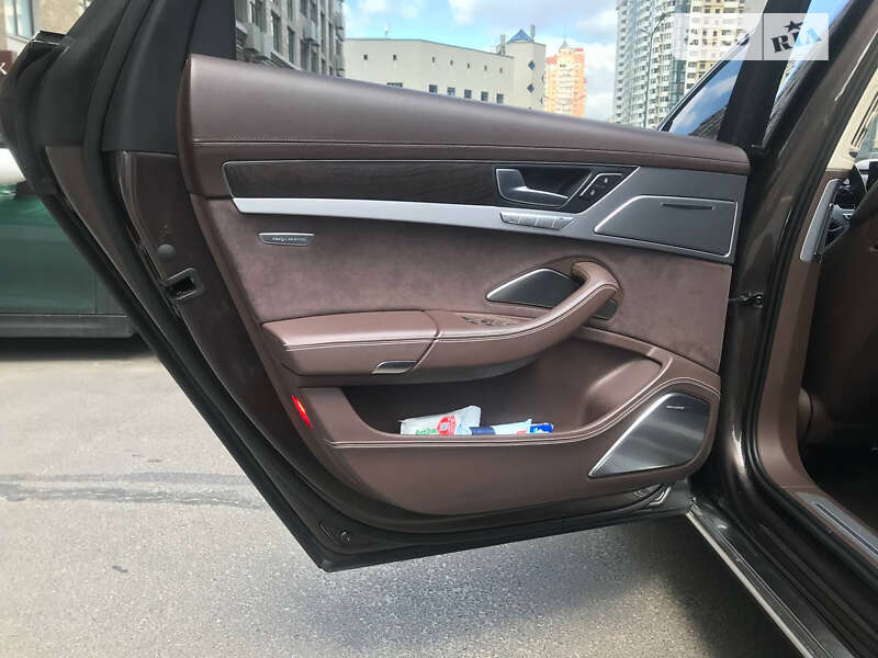 Седан Audi A8 2014 в Киеве