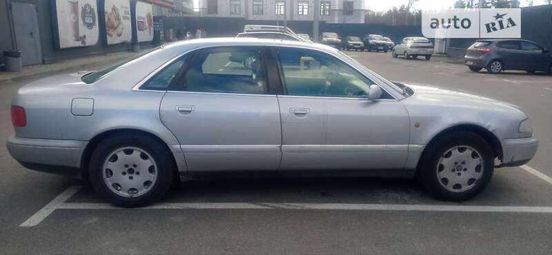 Седан Audi A8 1997 в Вышгороде