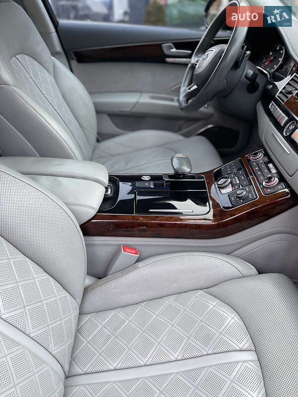 Седан Audi A8 2013 в Львове