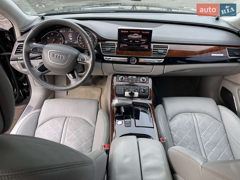 Седан Audi A8 2013 в Львове
