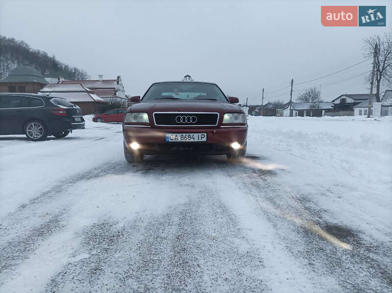Седан Audi A8 2000 в Чигирине