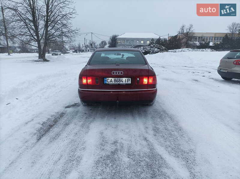 Седан Audi A8 2000 в Чигирине