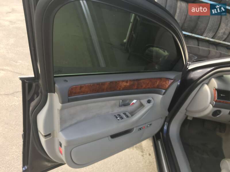 Седан Audi A8 2004 в Киеве