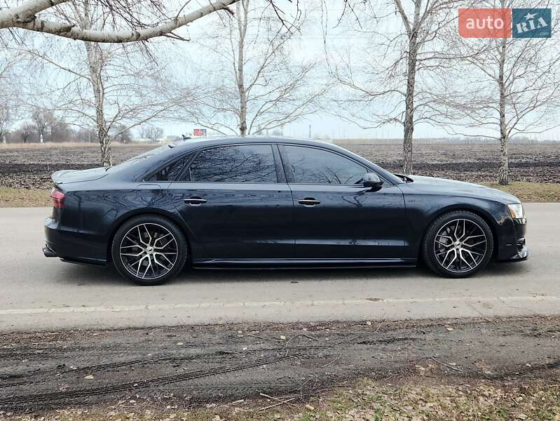 Седан Audi A8 2016 в Дніпрі